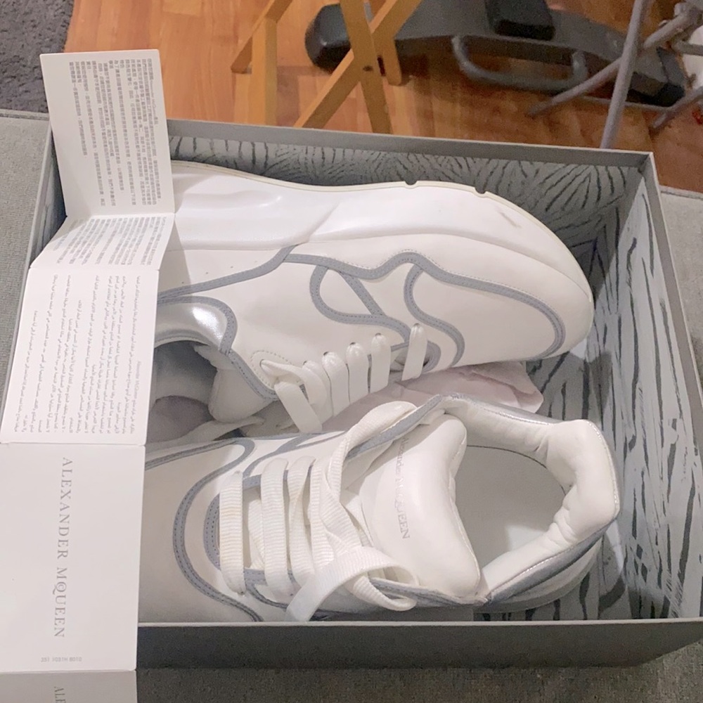 Good condition Alexander McQueen size 44E: 11us